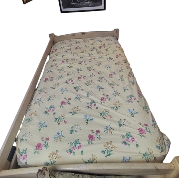 Vintage Springs Yellow Red Blue Floral Sheet Queen - Picture 3 of 3